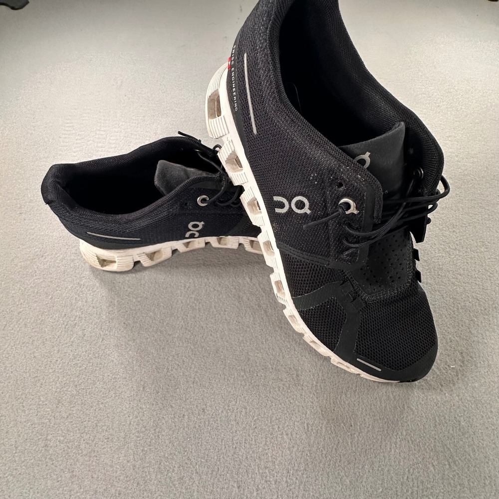 On Cloud 5 Womens Running Shoes Black White Swiss Engineering Sneakers
